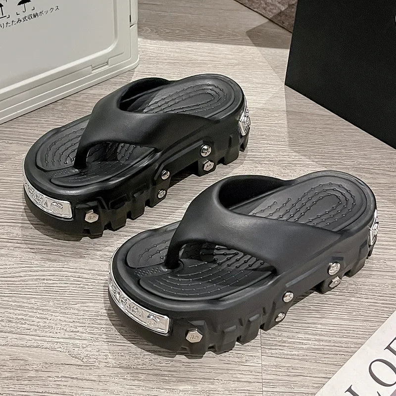 2025 New Sponge Cake Hole Shoes Thick Bottom Men's Couple Baotou Slippers Women's Non slip and Odorous Cold Slippers