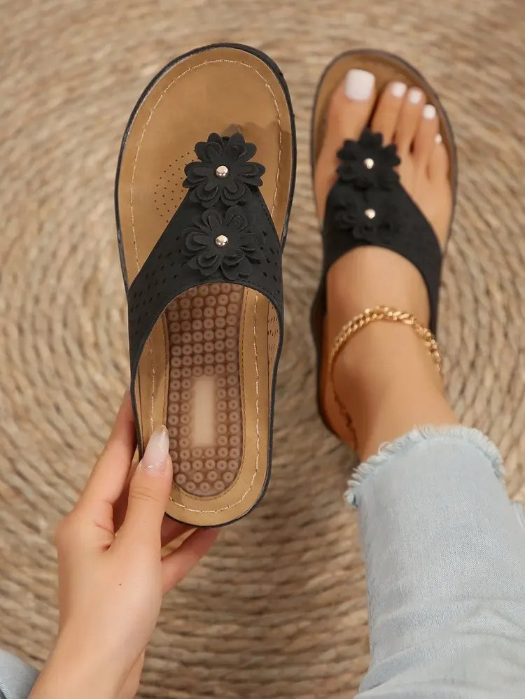 Women's Flip-Flops for Outdoor Wear, New Summer Style with Massage Beads, Fashionable Casual Wedge Heel, Thick-Soled Beach Shoes