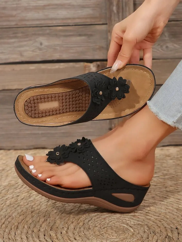 Women's Flip-Flops for Outdoor Wear, New Summer Style with Massage Beads, Fashionable Casual Wedge Heel, Thick-Soled Beach Shoes