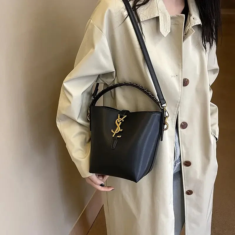 2026 Summer New! Light - Luxury Women's Bucket Bag - High - End Niche Design, Stylish Shoulder Messenger for All Occasions
