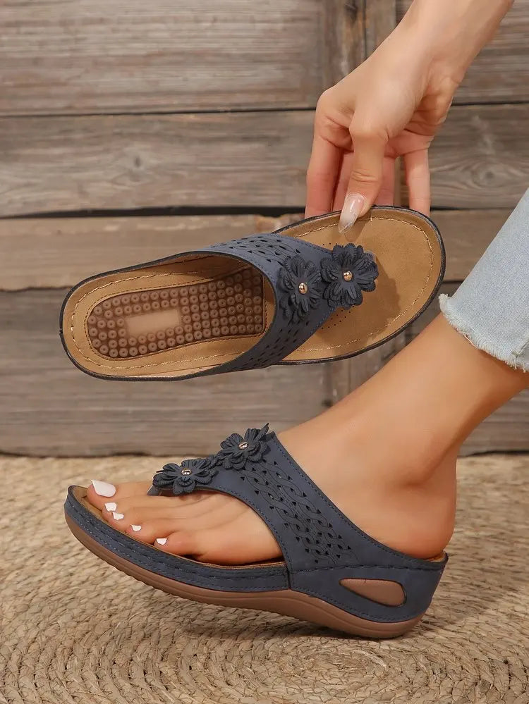 Women's Flip-Flops for Outdoor Wear, New Summer Style with Massage Beads, Fashionable Casual Wedge Heel, Thick-Soled Beach Shoes